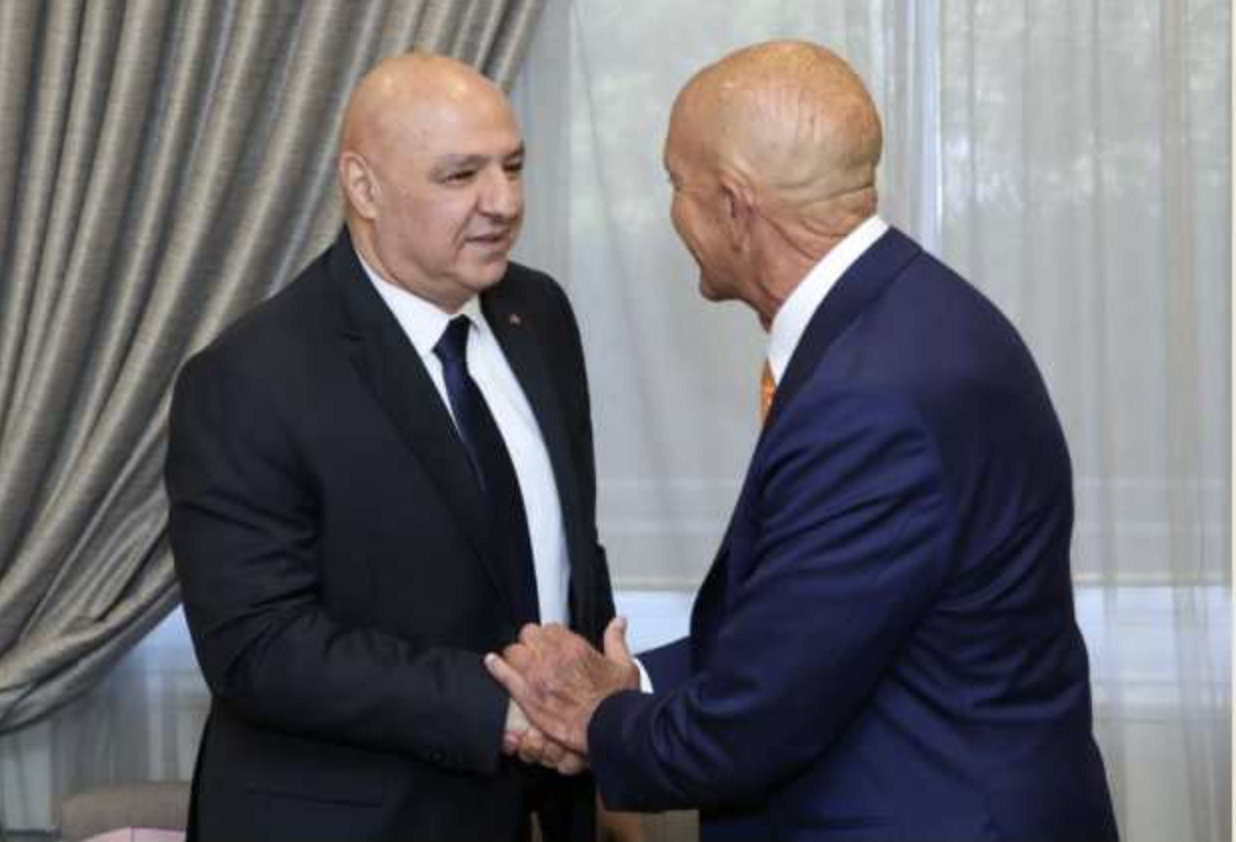 رئيس الجمهورية استقبل برّاك وسلمه افكاراً لبنانية لحل شامل  المبعوث الاميركي: الاجتماع كان مرضياً وواشنطن تشعر بامتنان كبير للسرعة والاهتمام واللهجة المتزنة للرد على اقتراحاتنا